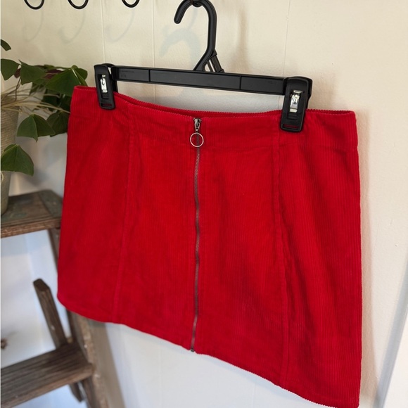 ❤️Rue21 Red Corduroy Zip-Front Mini Skirt ❤️ - Picture 6 of 6